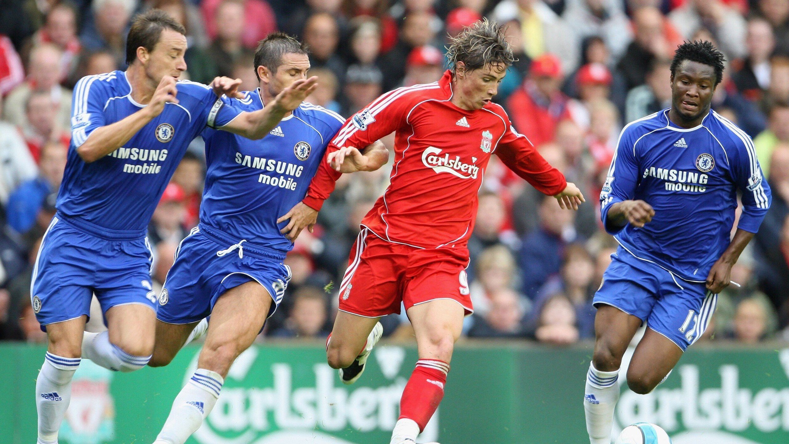 西亚卡姆禁区强打展现全能进攻威胁，西亚卡姆最近